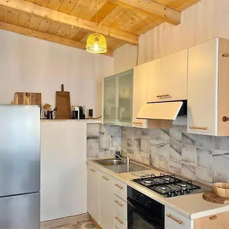 Casetta Bianca Con Giardino Posada (Sardinia)