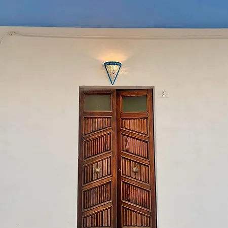 Casetta Bianca Con Giardino Nyaraló *