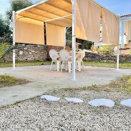 Casetta Bianca Con Giardino *