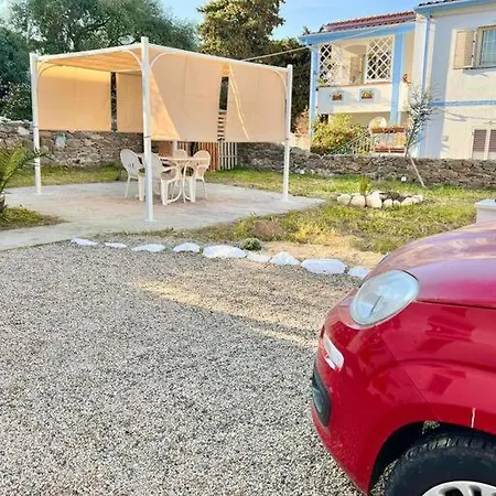 Casetta Bianca Con Giardino *